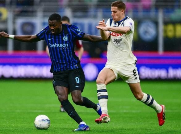 开云在线开户-丑陋的意甲彻底没救！明目张胆黑国米，蓝黑军团遭遇各种不公判罚|国际米兰|苏莱曼纳|意大利足球队|欧冠冠军|亚特兰大_新浪新闻